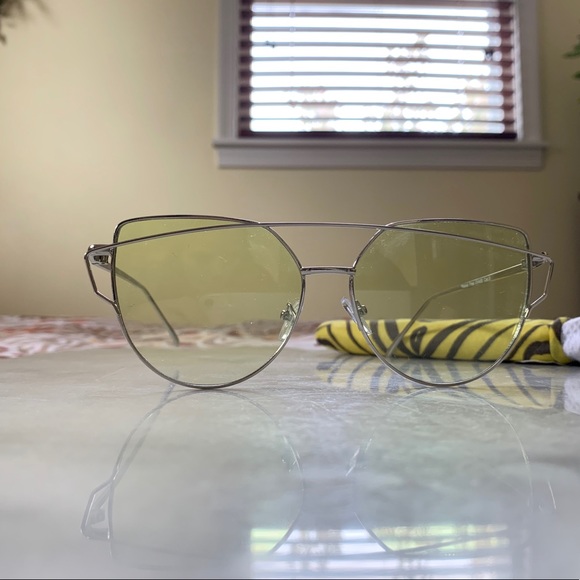 Tinted Lens Geometric Sunglasses🐯 - Picture 4 of 6